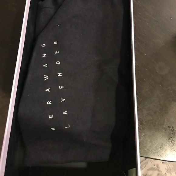 EUC VERA WANG LAVENDER FLATS - Picture 2 of 6